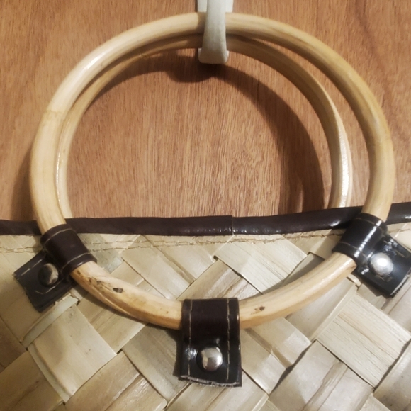 Basket Weave Habdmade Bamboo Handles. Faux Leather Trim. Beach Summer - Picture 3 of 5